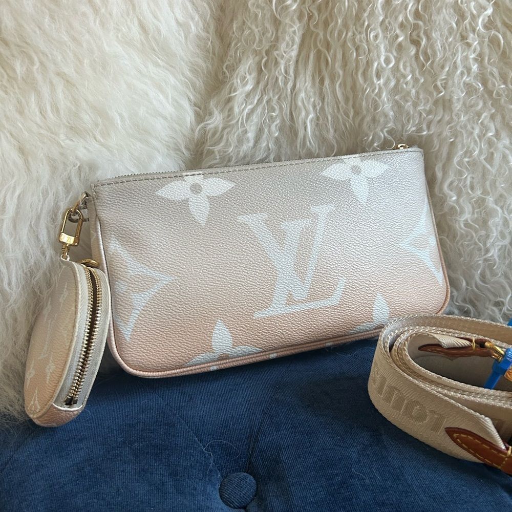 Louis Vuitton Monogram Giant Monogram Giant Multi Pochette Accessoires Pink - Picture 4 of 7